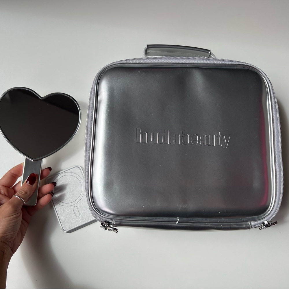 NEW!! HUDA BEAUTY Silver Travel Bag with Heart Mirror + Phone Stand
